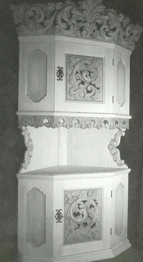 Vesterheim Amrud Acanthus Carving Pattern #18- Lite Hjorneskap (Corner Cupboard) Shop